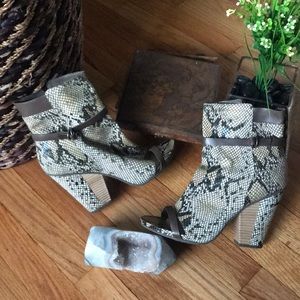 ✈️Sevan Leather Desert Snake Chunky Block Western Ankle Boot Embossed Heels